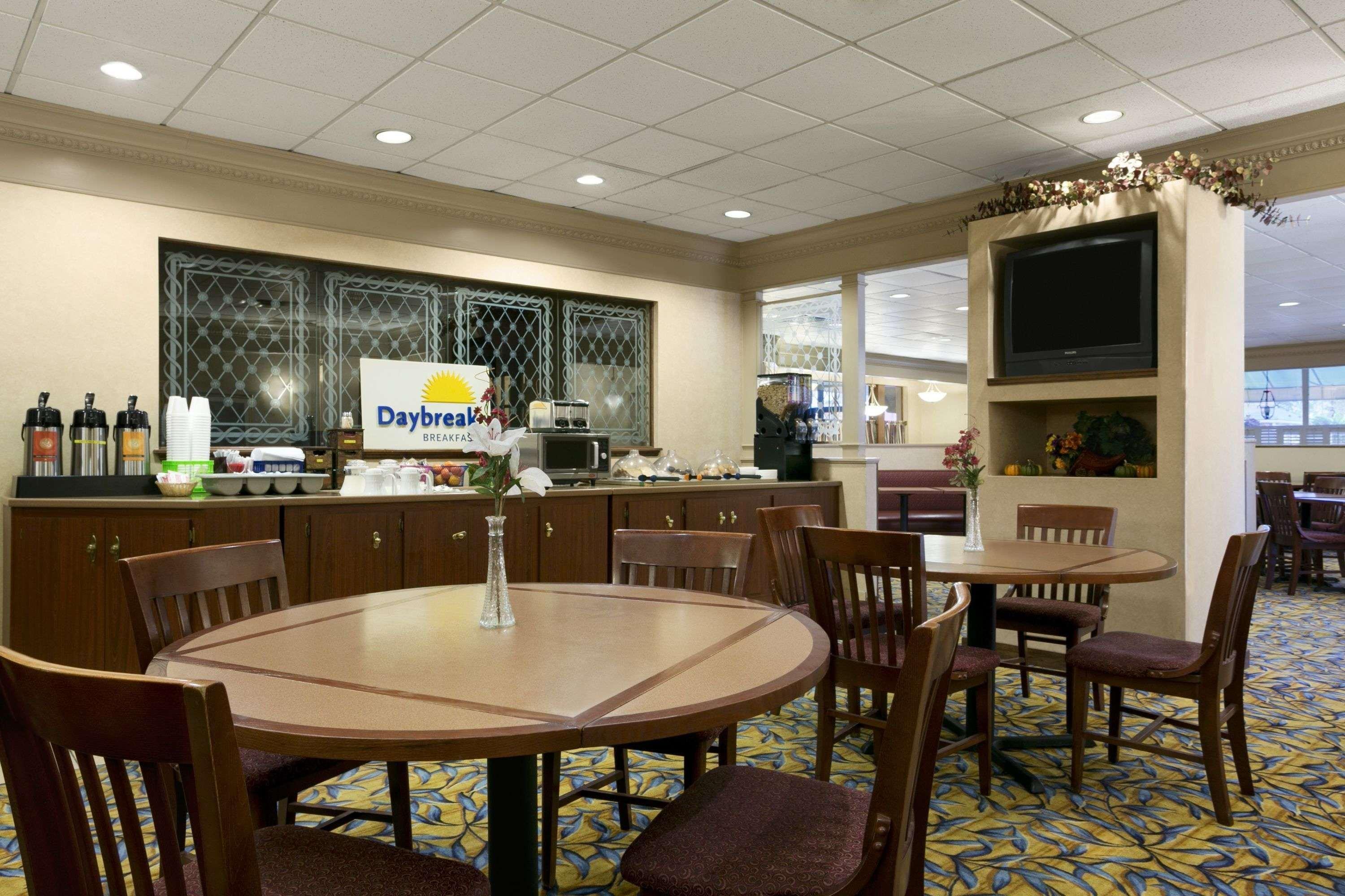 Days Inn By Wyndham Sidney Oh Exterior photo