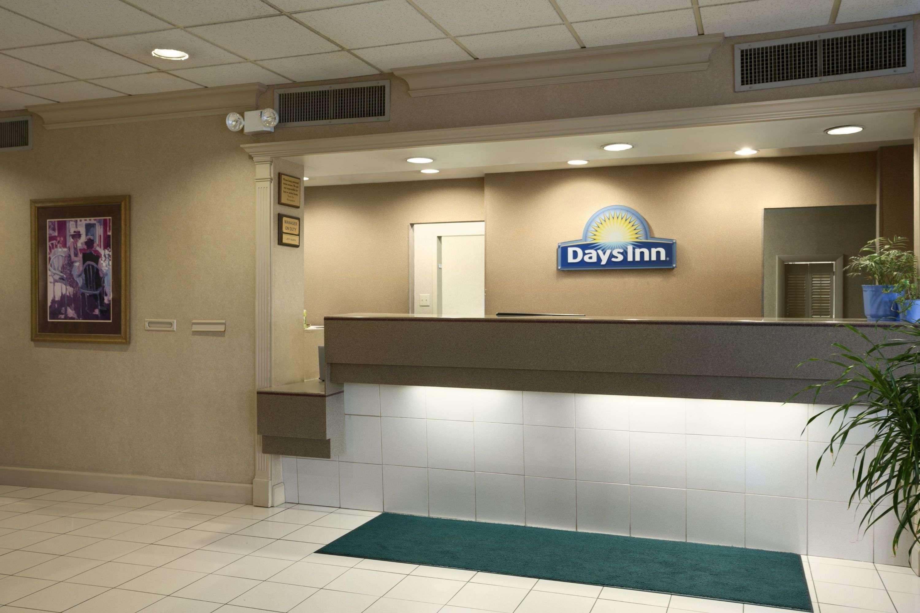 Days Inn By Wyndham Sidney Oh Exterior photo
